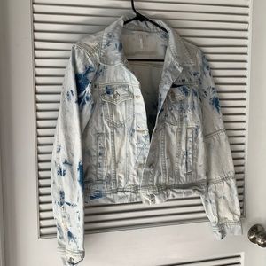 Blue Jean jacket. Got pregnant can’t fit anymore.